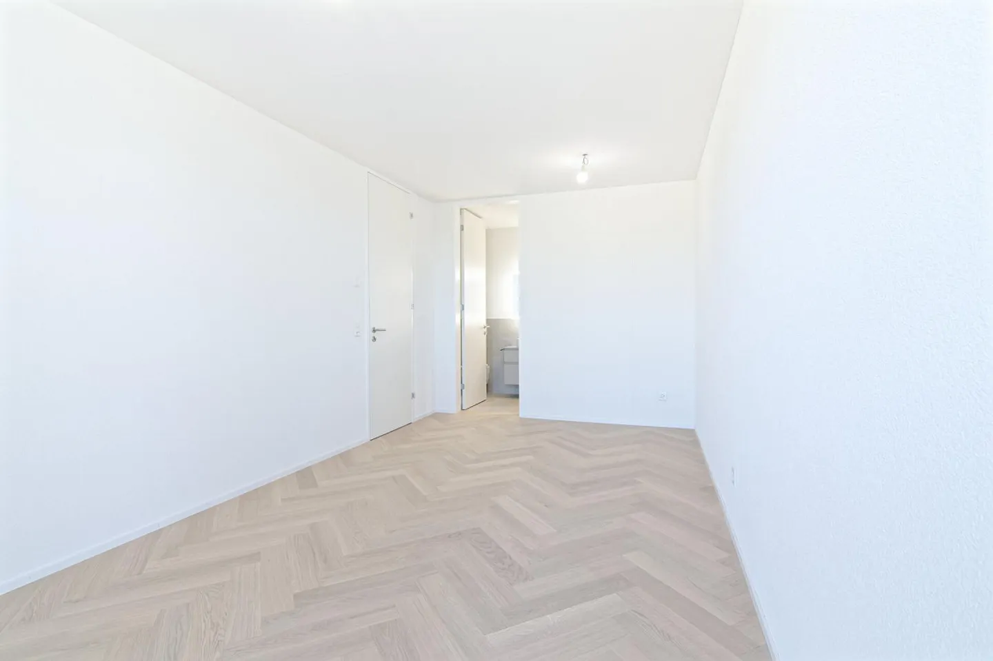 First occupancy large 4.5-room condominium with lift and terrace - Photo 7 of 23