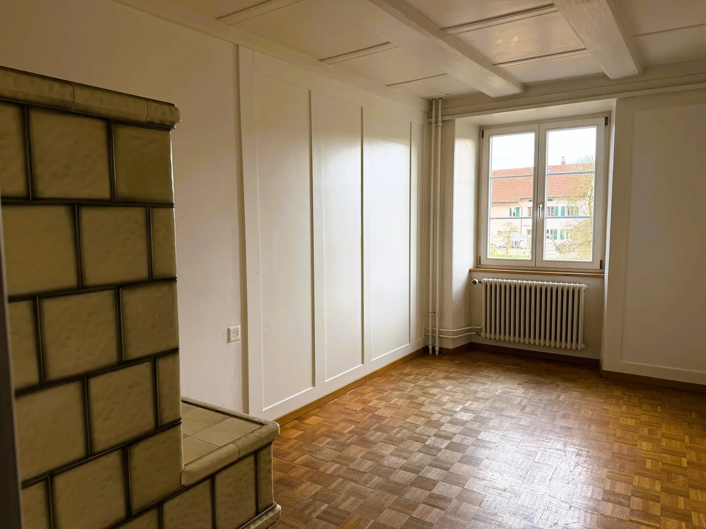 Spacious, beautiful residential property with 11 rooms and barn in idyllic village location - Photo 15 of 17