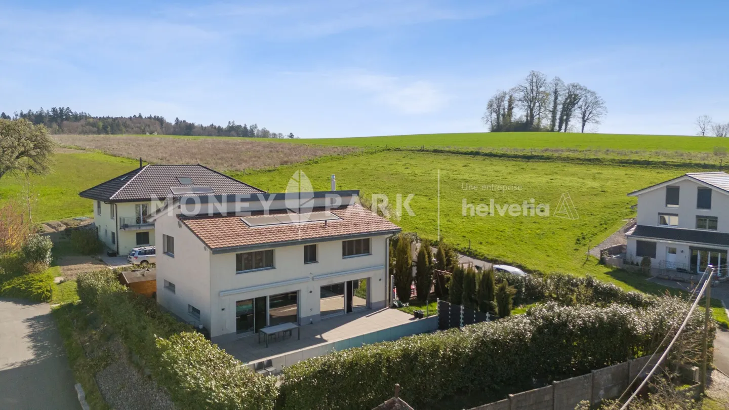Casa indipendente con 6,5 stanze - Foto 2 di 10