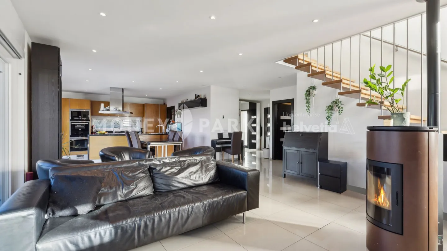 Casa indipendente con 6,5 stanze - Foto 3 di 10