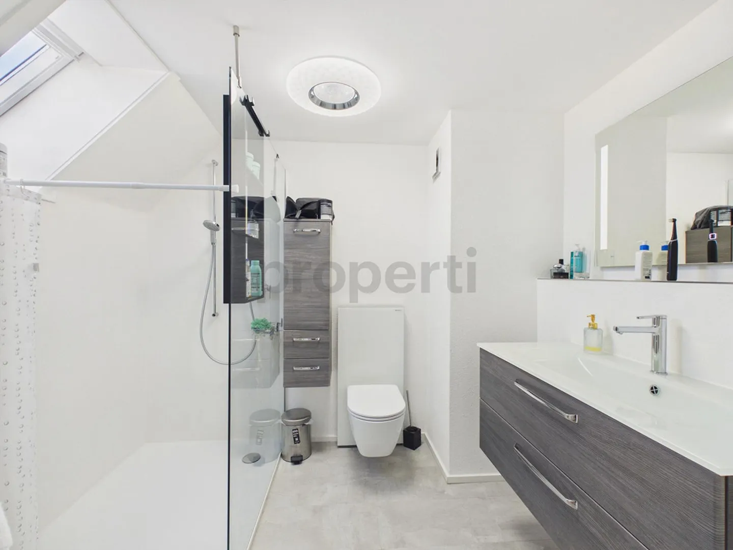 Family-friendly home with plenty of space, garden, and numerous extras - Photo 9 of 15