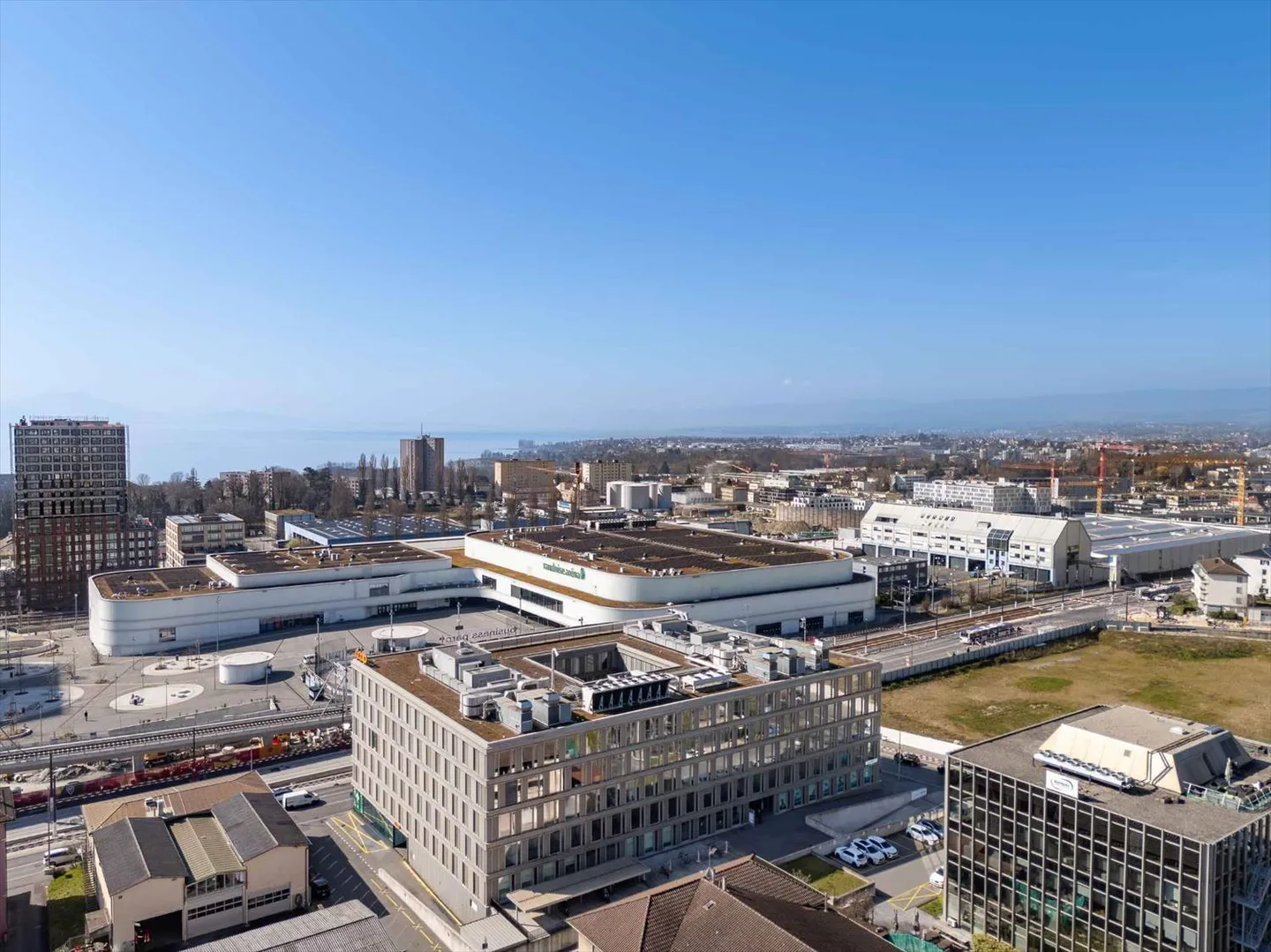 Your offices on the top floor of a connected building in the dynamic neighborhood of - Photo 2 of 10