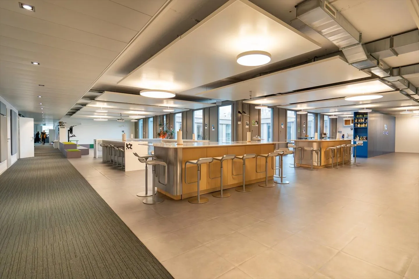 Your offices on the top floor of a connected building in the dynamic neighborhood of - Photo 4 of 10