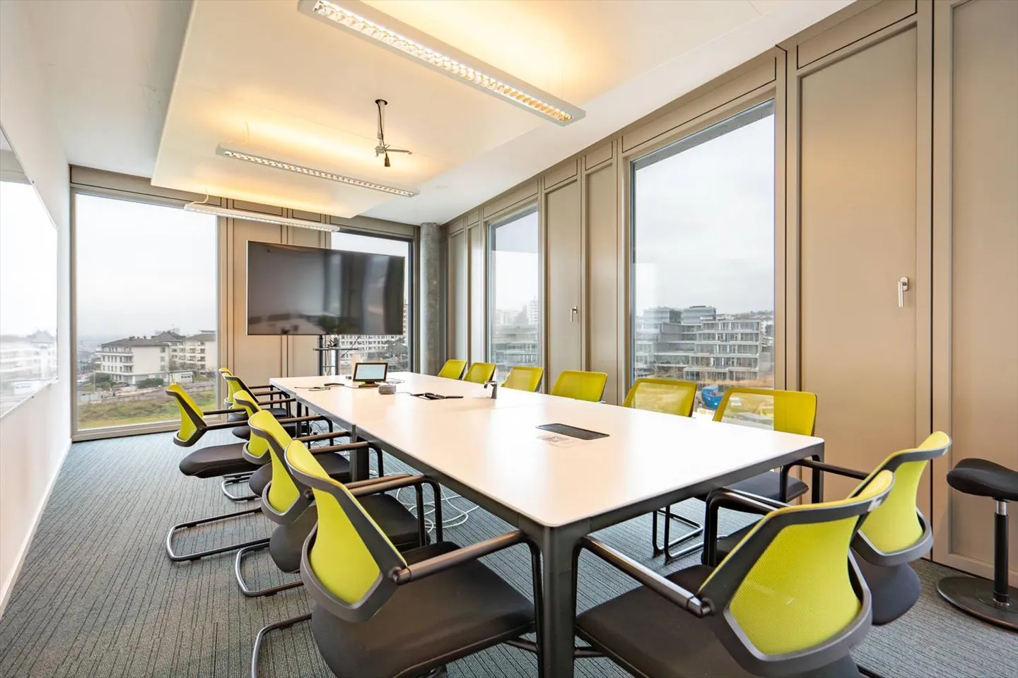 Your offices on the top floor of a connected building in the dynamic neighborhood of - Photo 7 of 10