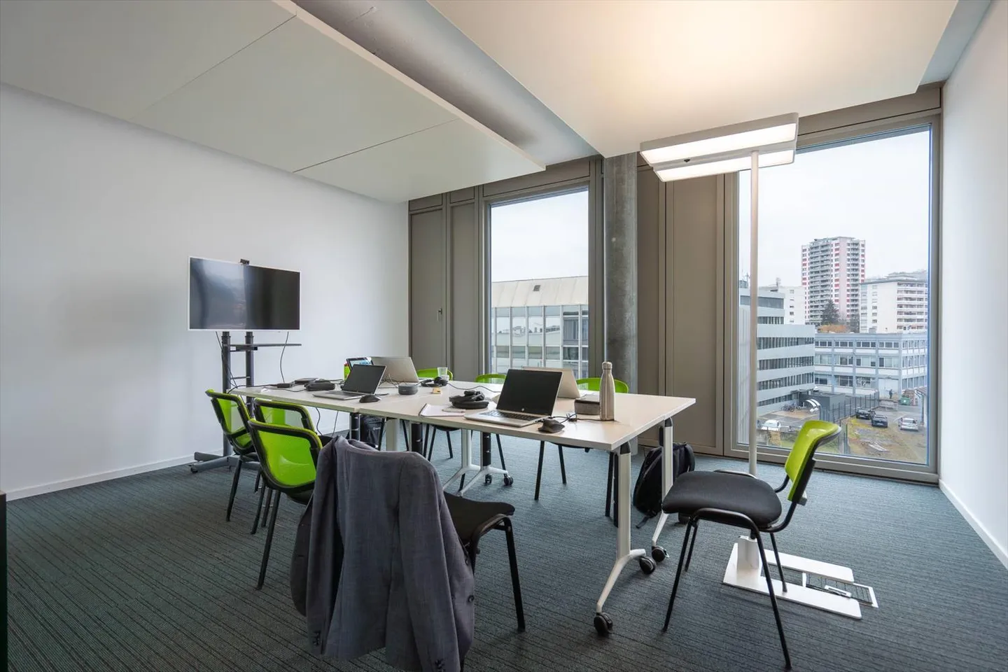 Your offices on the top floor of a connected building in the dynamic neighborhood of - Photo 9 of 10