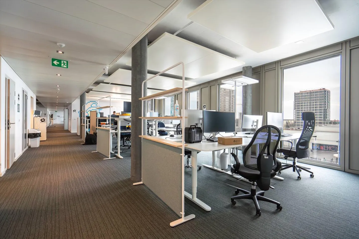 Your offices on the top floor of a connected building in the dynamic neighborhood of - Photo 10 of 10