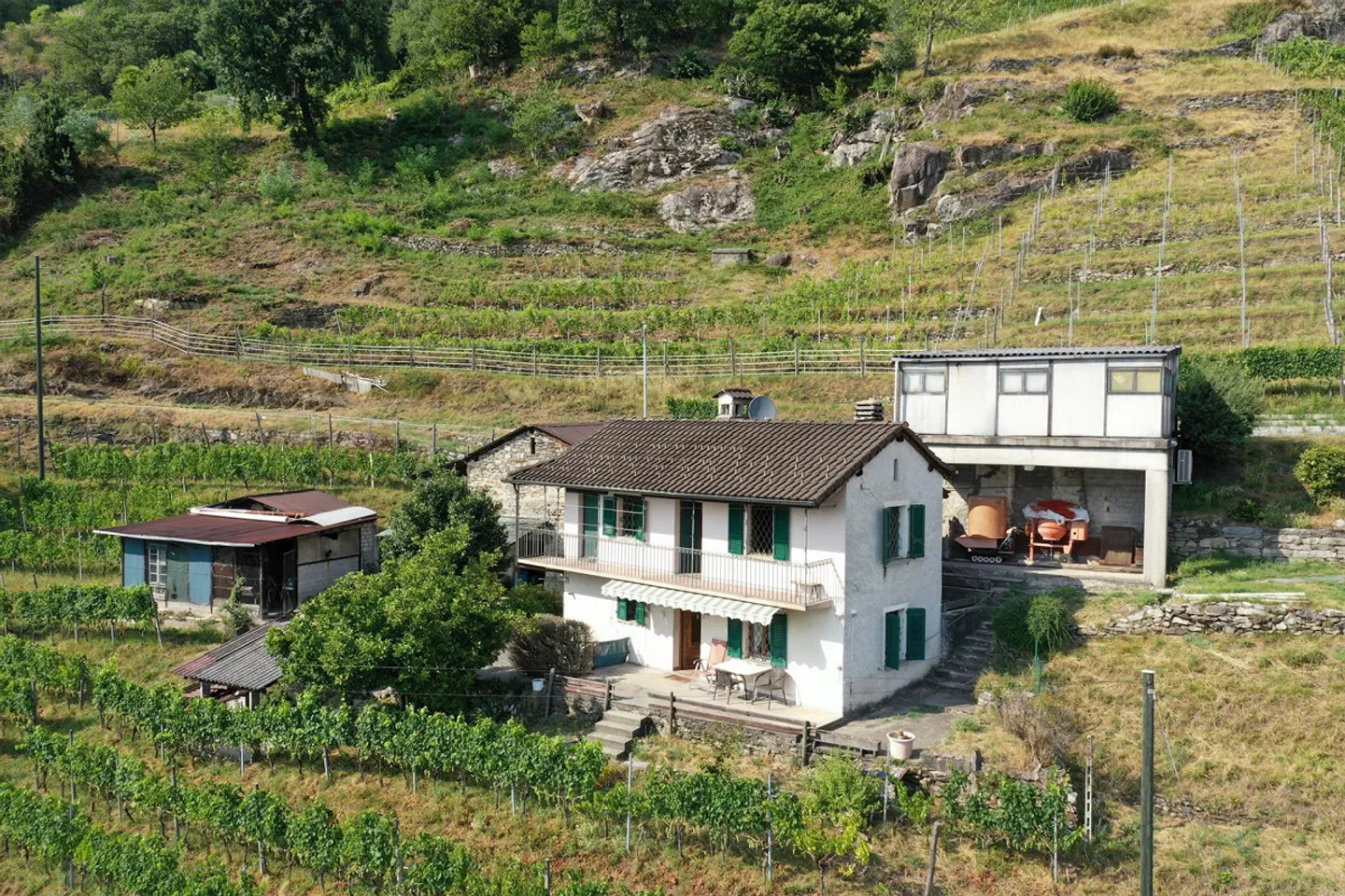Haus inmitten von Rebbergen, schöne Weitsicht bis auf den Lago Maggior - Foto 1 di 17