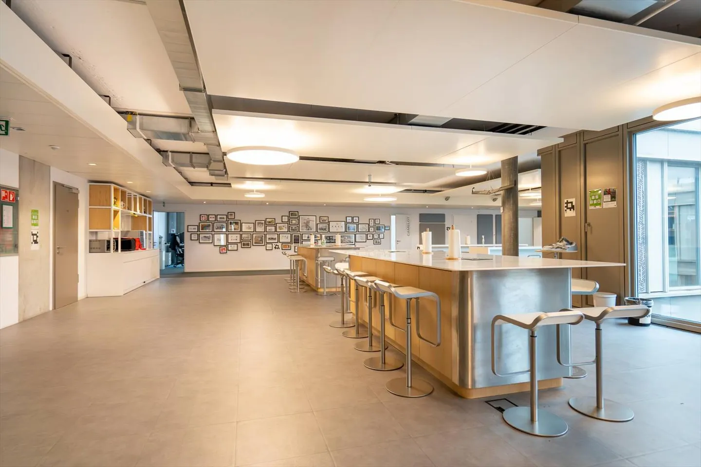 Your offices on the top floor of a connected building in the dynamic neighborhood of - Photo 5 of 10