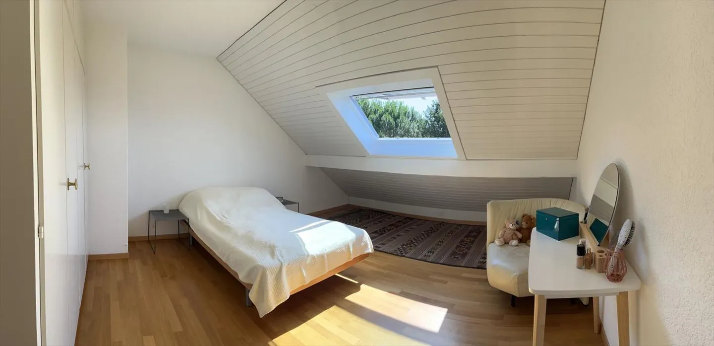 Superb accommodation with character and unobstructed view - Photo 10 of 11