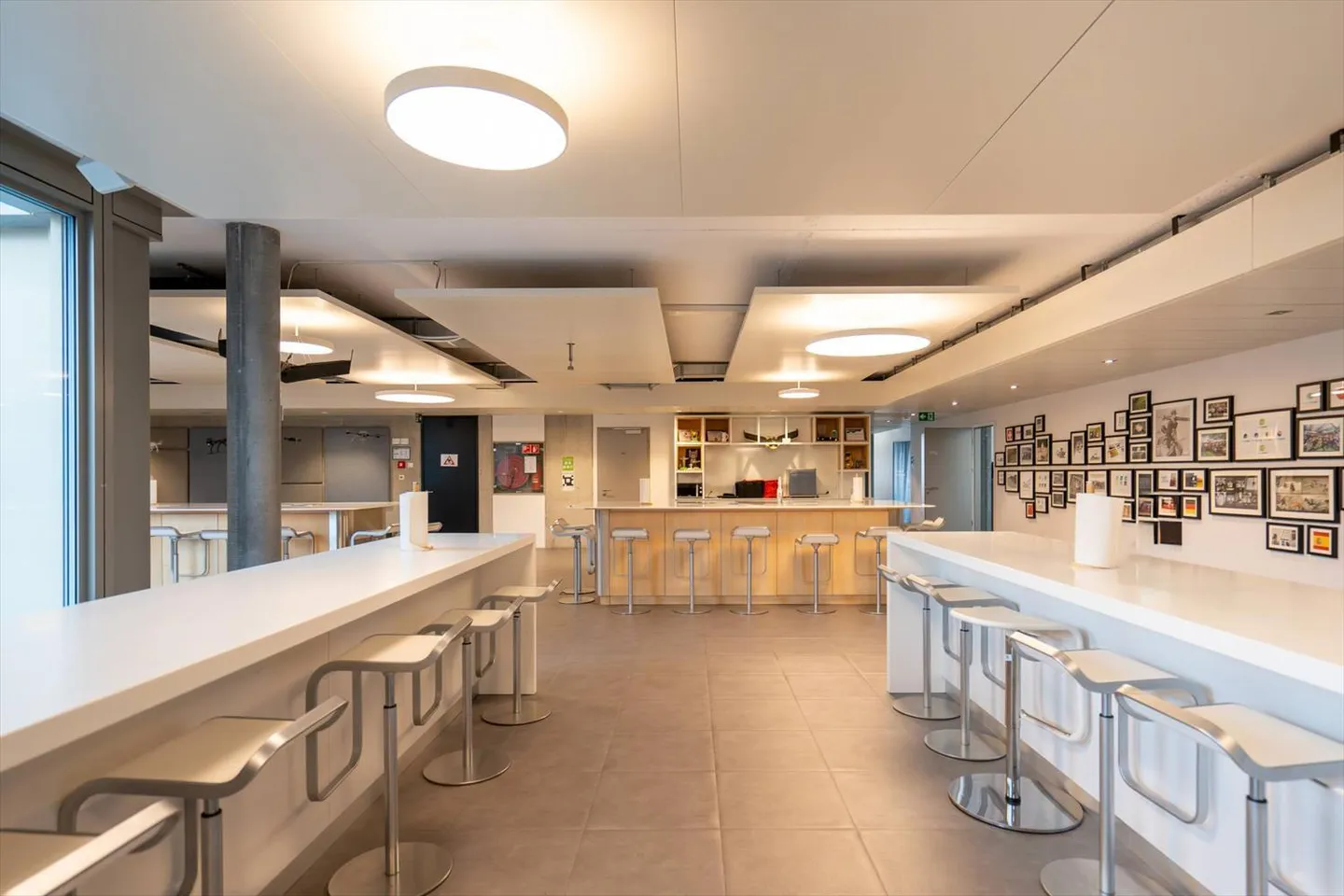 Your offices on the top floor of a connected building in the dynamic neighborhood of - Photo 6 of 10