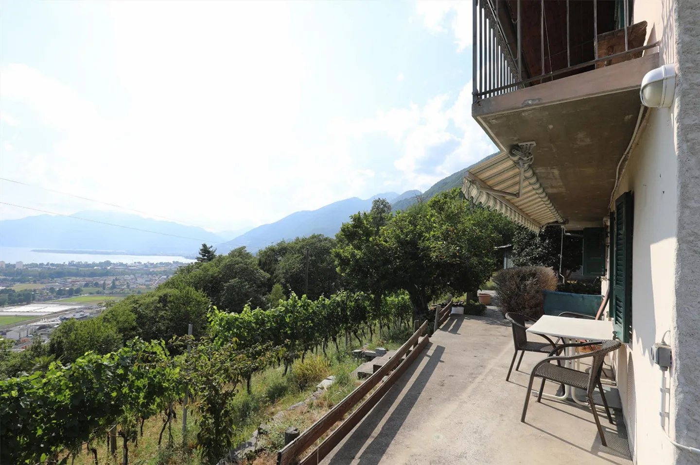 Haus inmitten von Rebbergen, schöne Weitsicht bis auf den Lago Maggior - Foto 7 di 17