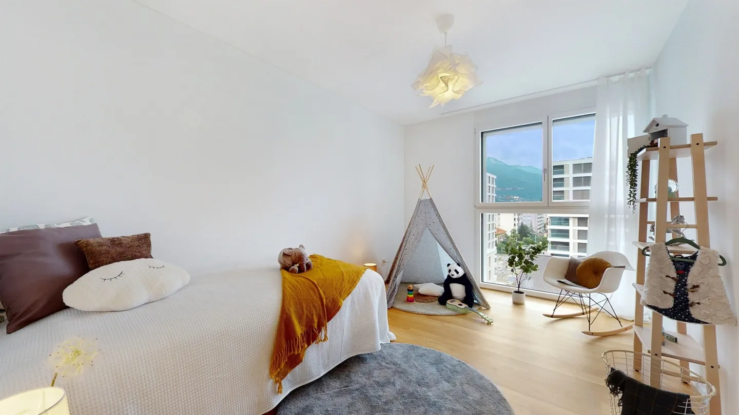 LocTowers elegant apartment with large windows - Photo 7 of 9