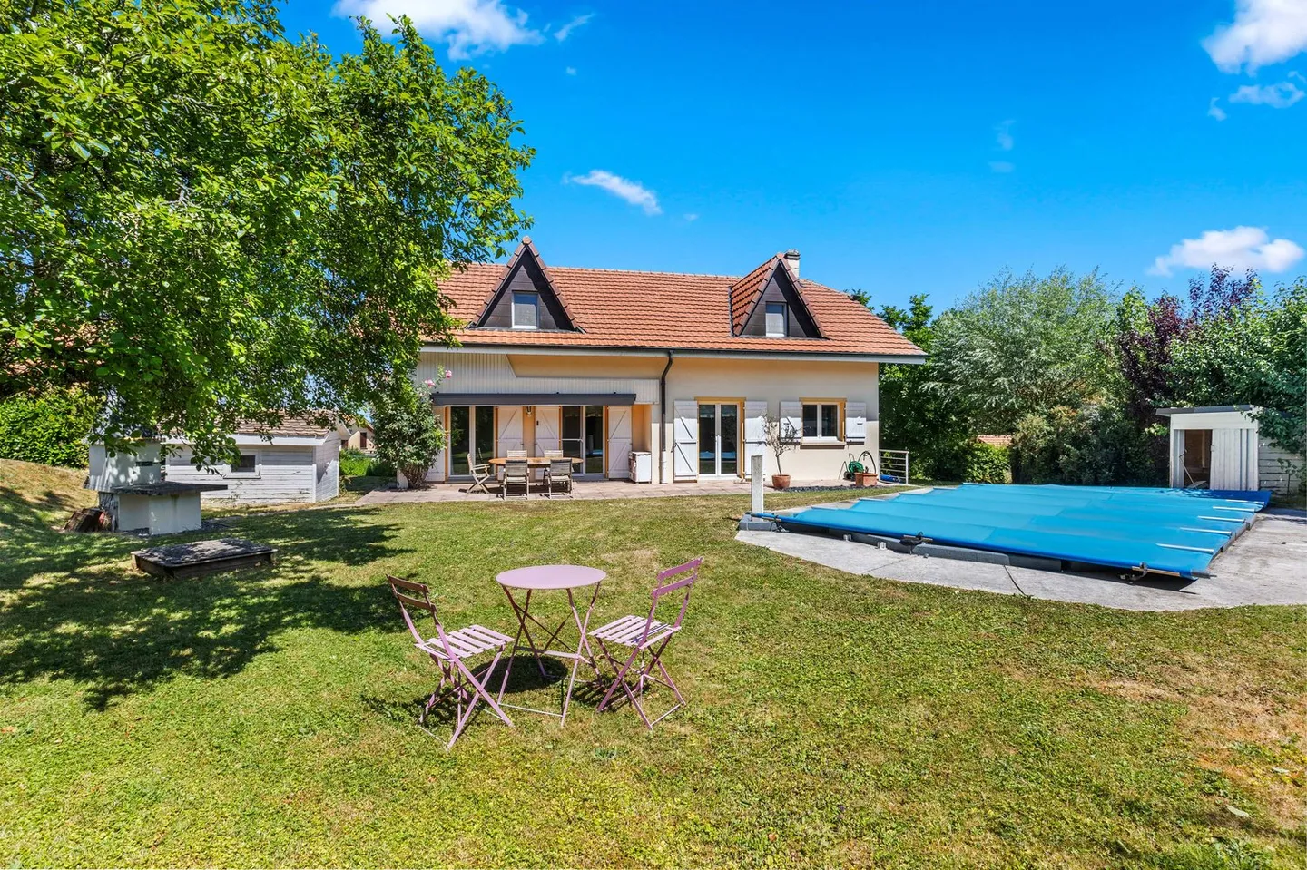 Geräumige Villa mit Pool und schönem Außenbereich in Grolley - Foto 1 von 12