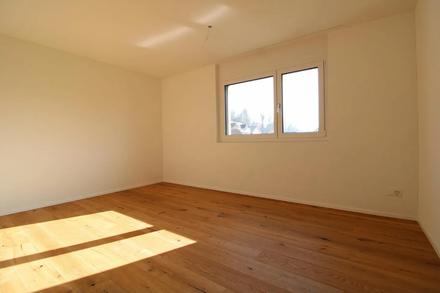 Appartement lumineux et moderne de 2,5 pièces au rez-de-chaussée avec patio - Photo 7 sur 8