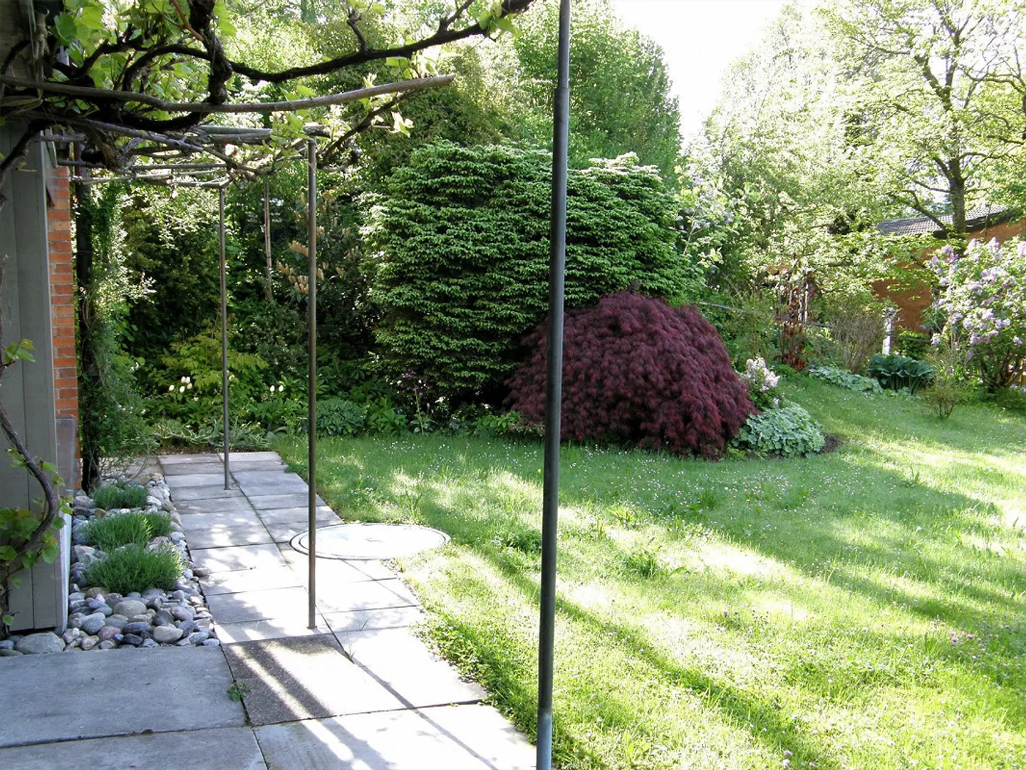 Orienté vers la nature + Calme maison individuelle de 3,5 pièces incluant 2 garages - Photo 7 sur 12