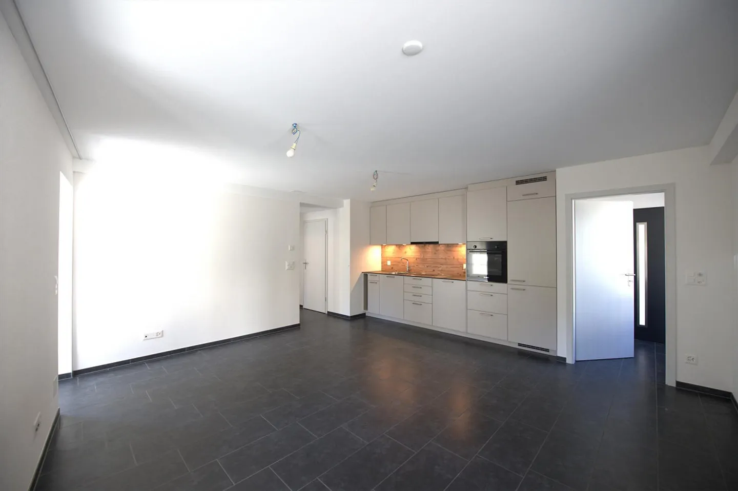 Appartement fraîchement rénové avec charme - Photo 6 sur 14