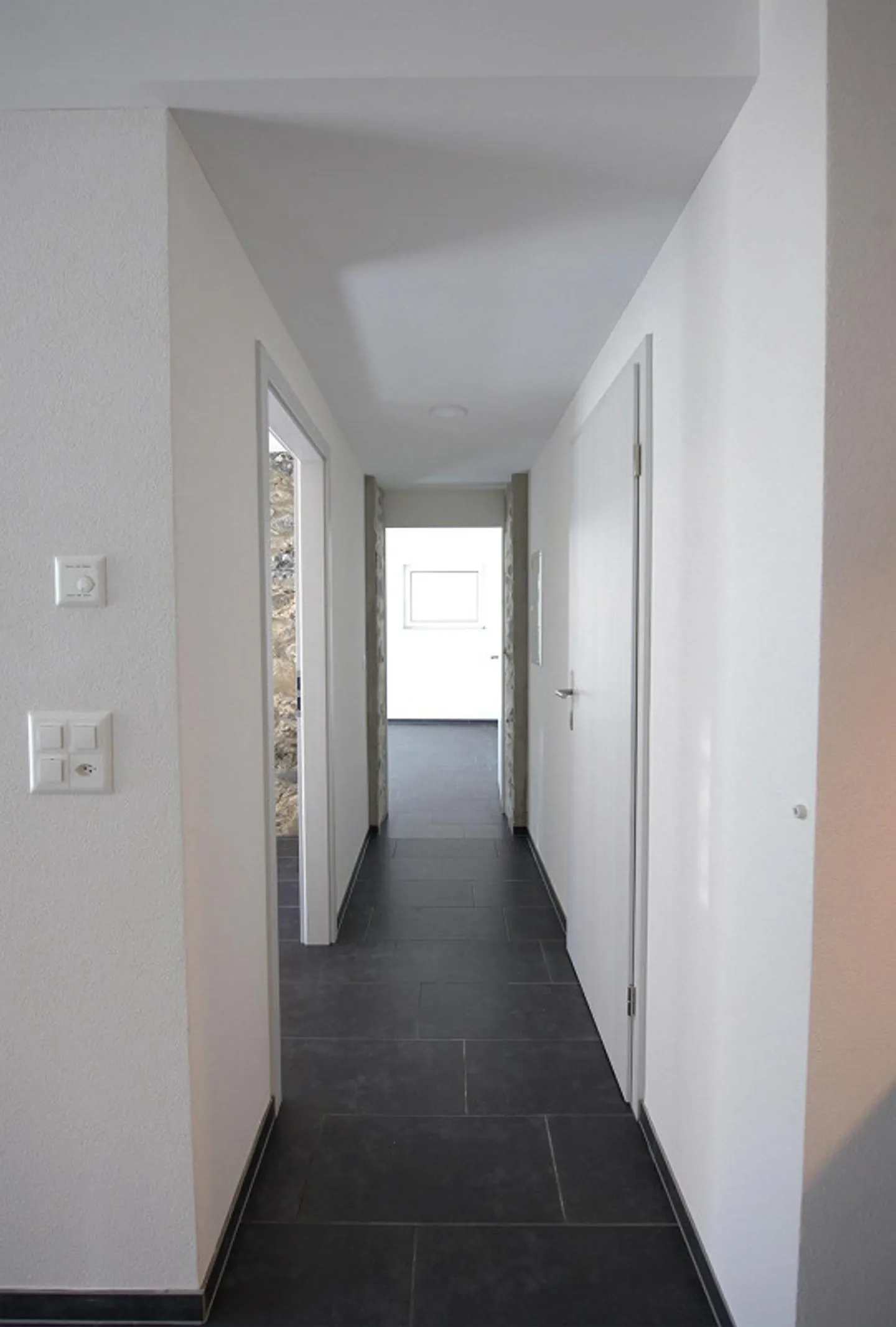Appartement fraîchement rénové avec charme - Photo 7 sur 14