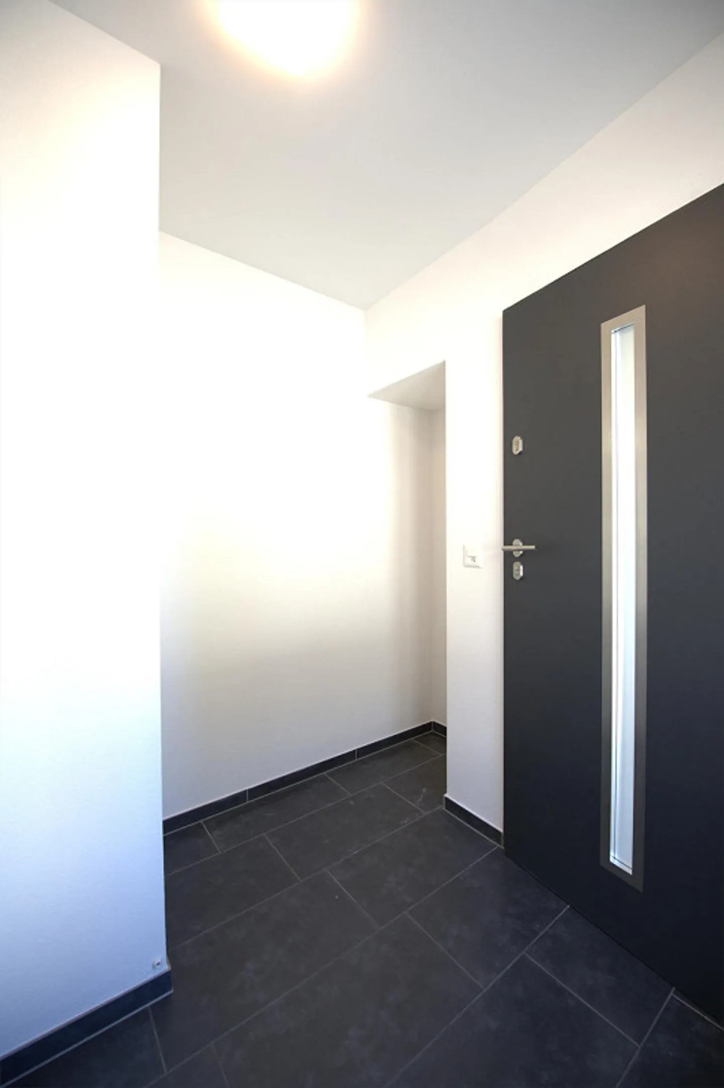 Appartement fraîchement rénové avec charme - Photo 4 sur 14