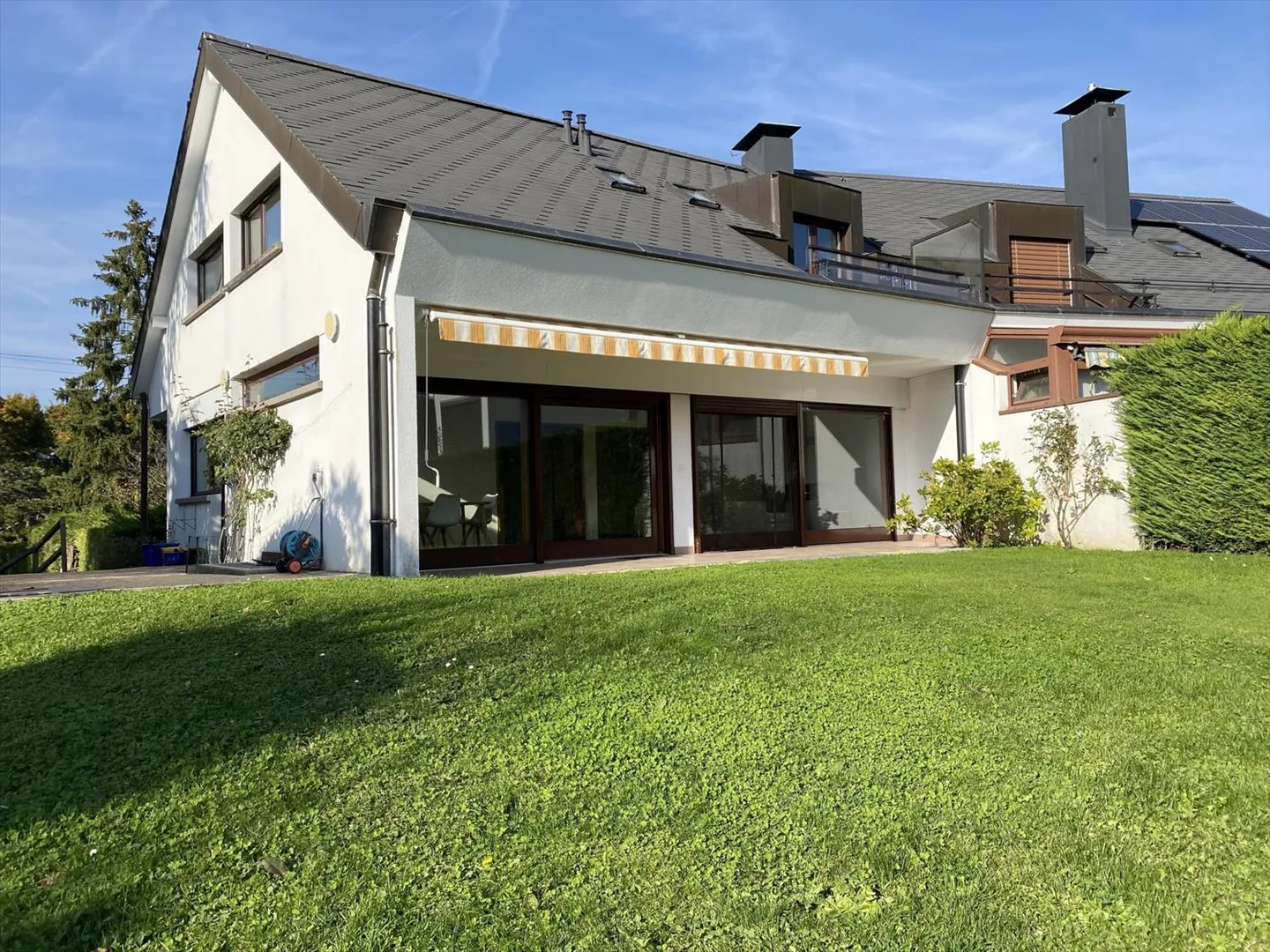 Magnifica villa a schiera di 6,5 locali a Pregny-Chambésy. - Foto 2 di 13