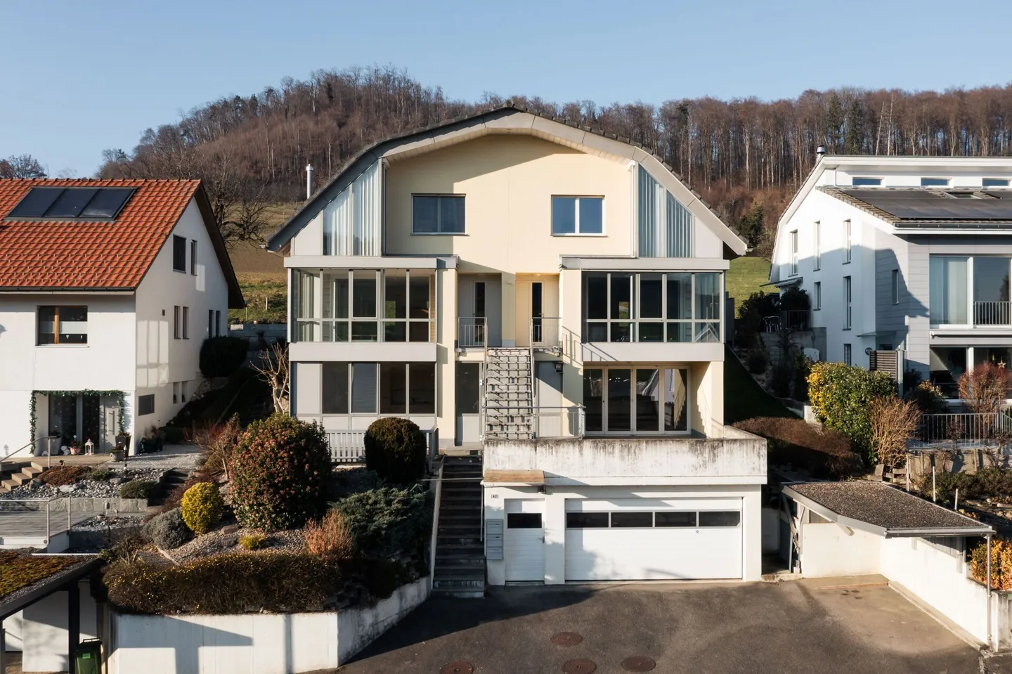 Casa multigenerazionale / due case a schiera con garage e giardino - Foto 2 di 39