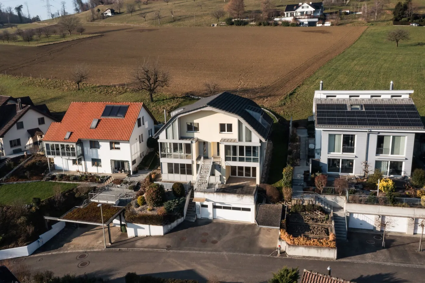 Casa multigenerazionale / due case a schiera con garage e giardino - Foto 3 di 39