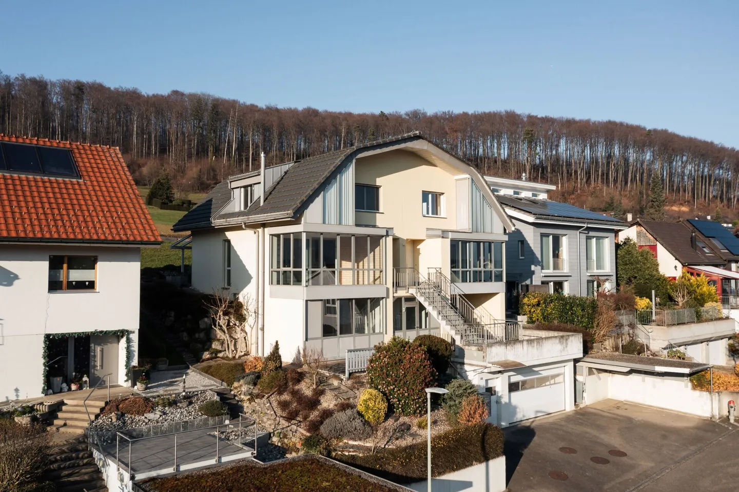 Casa multigenerazionale / due case a schiera con garage e giardino - Foto 4 di 39