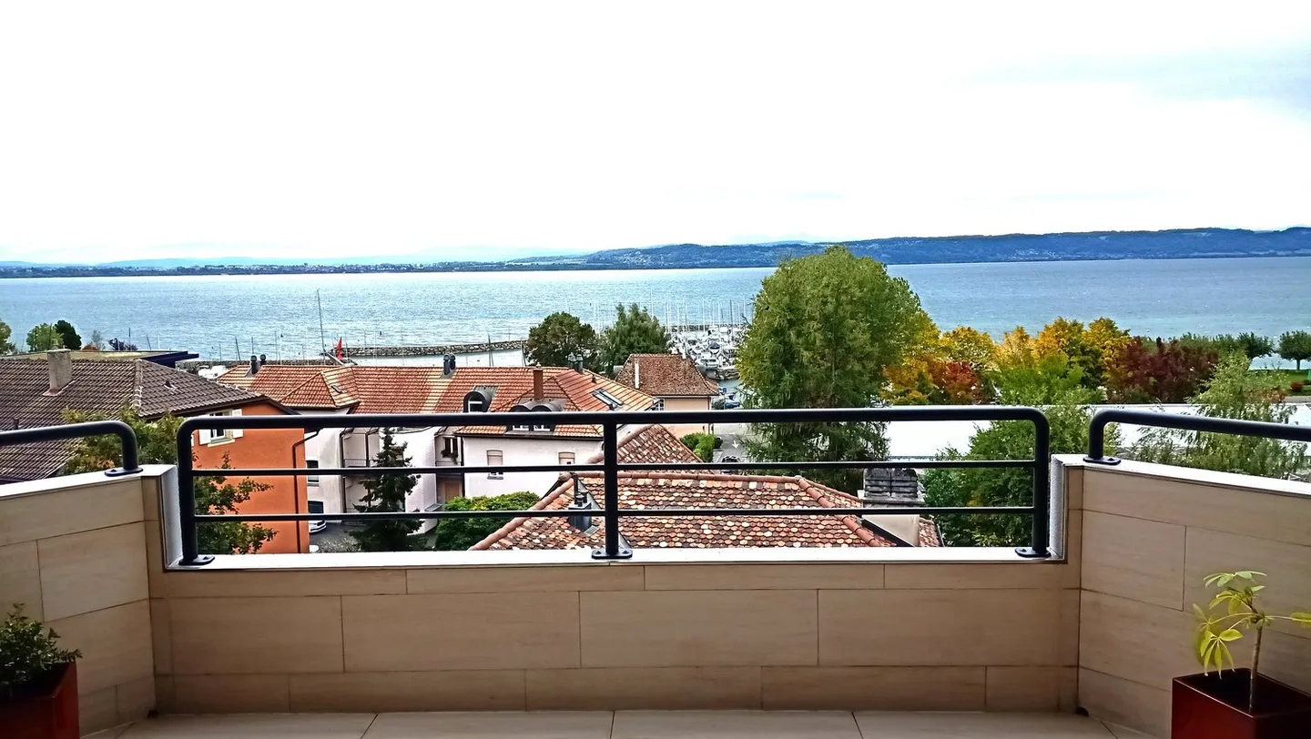 Magnificent with incomparable lake view, 5 minutes from the beach promenade - Photo 1 of 23