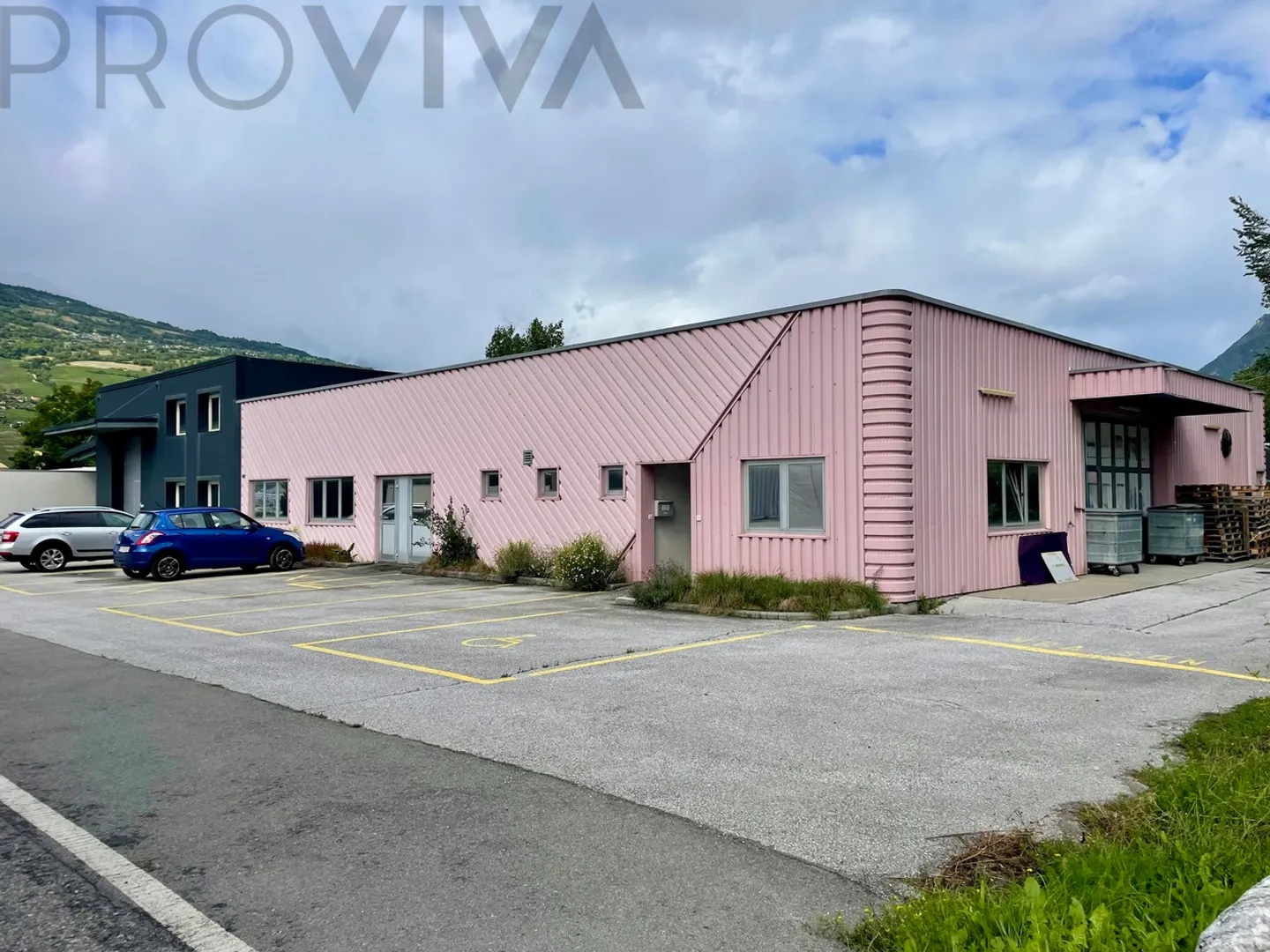 Grande hall industriale modulare con 31 box garage - Foto 1 di 9