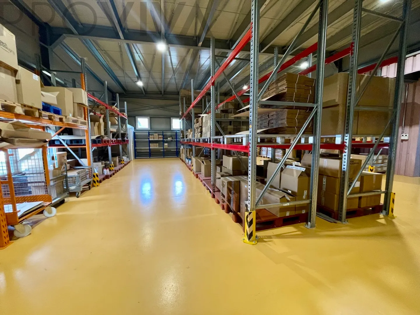 Grande hall industriale modulare con 31 box garage - Foto 3 di 9