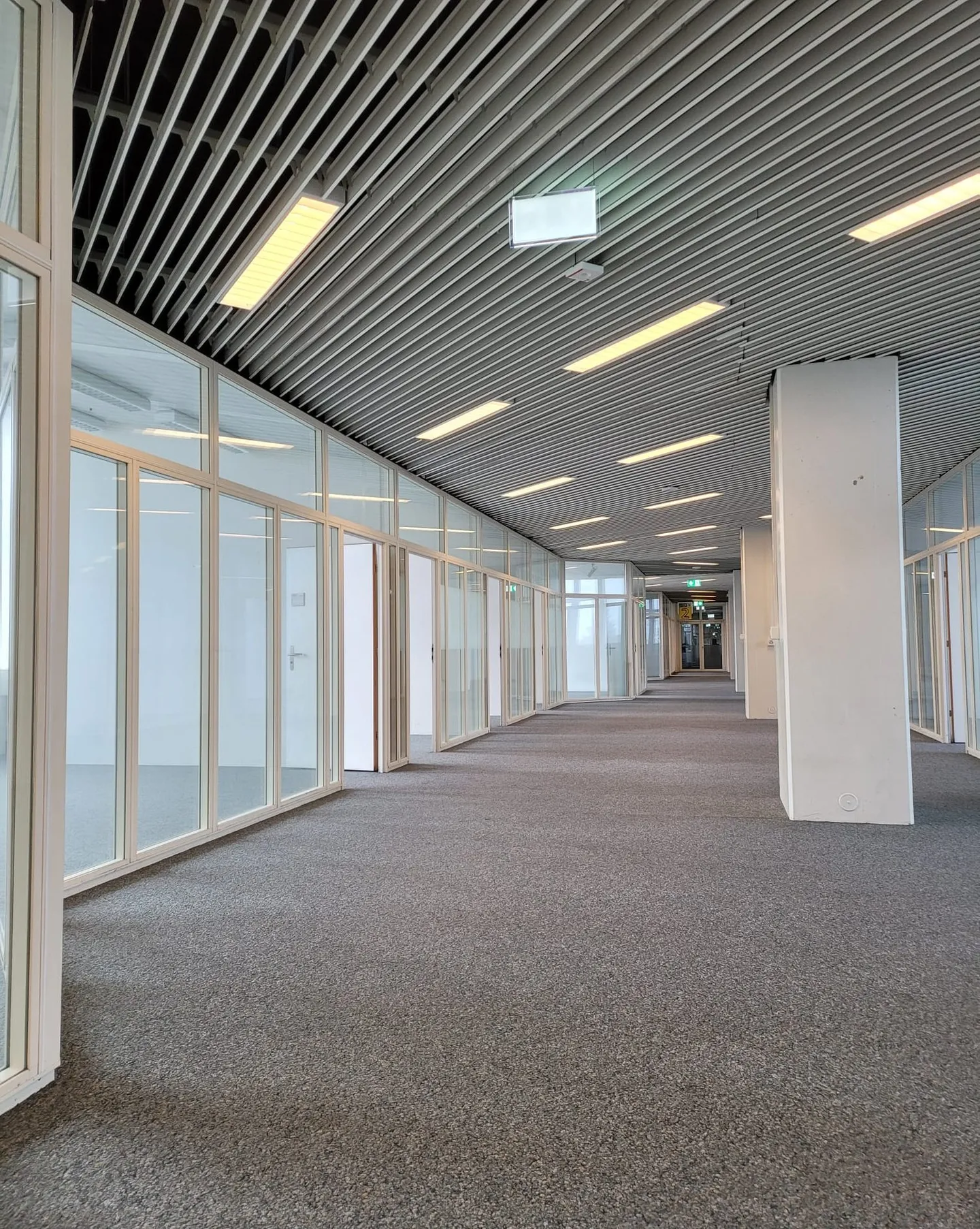 TOP ausgebaute Büroflächen - starten Sie mit uns durch! - Foto 2 von 14