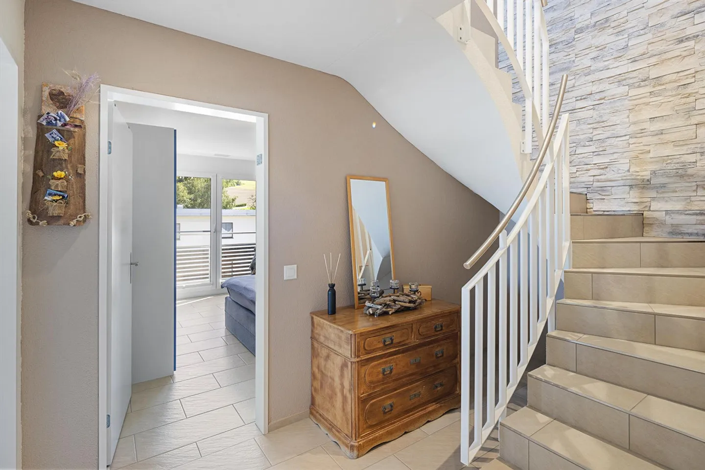 Modern living oasis with panoramic views and sunny terrace - Photo 7 of 11