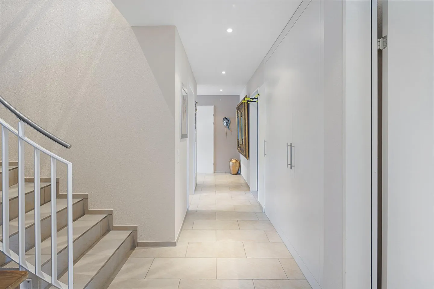 Modern living oasis with panoramic views and sunny terrace - Photo 8 of 11