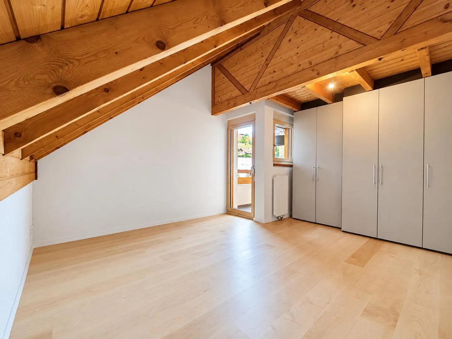 Renovated 4½-room maisonette apartment in a central location - Photo 8 of 17