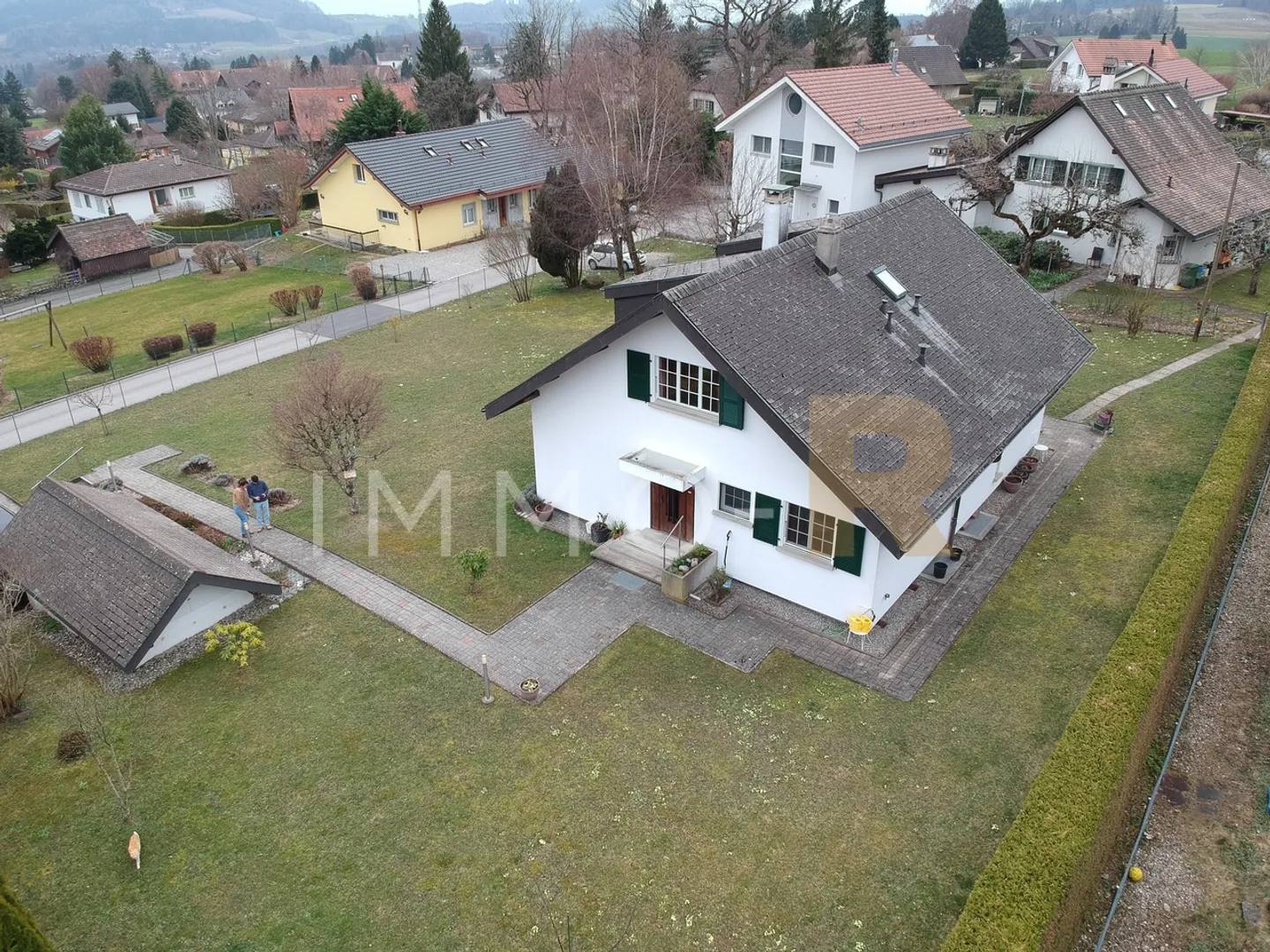 Villa spacieuse avec jardin - Photo 1 sur 10