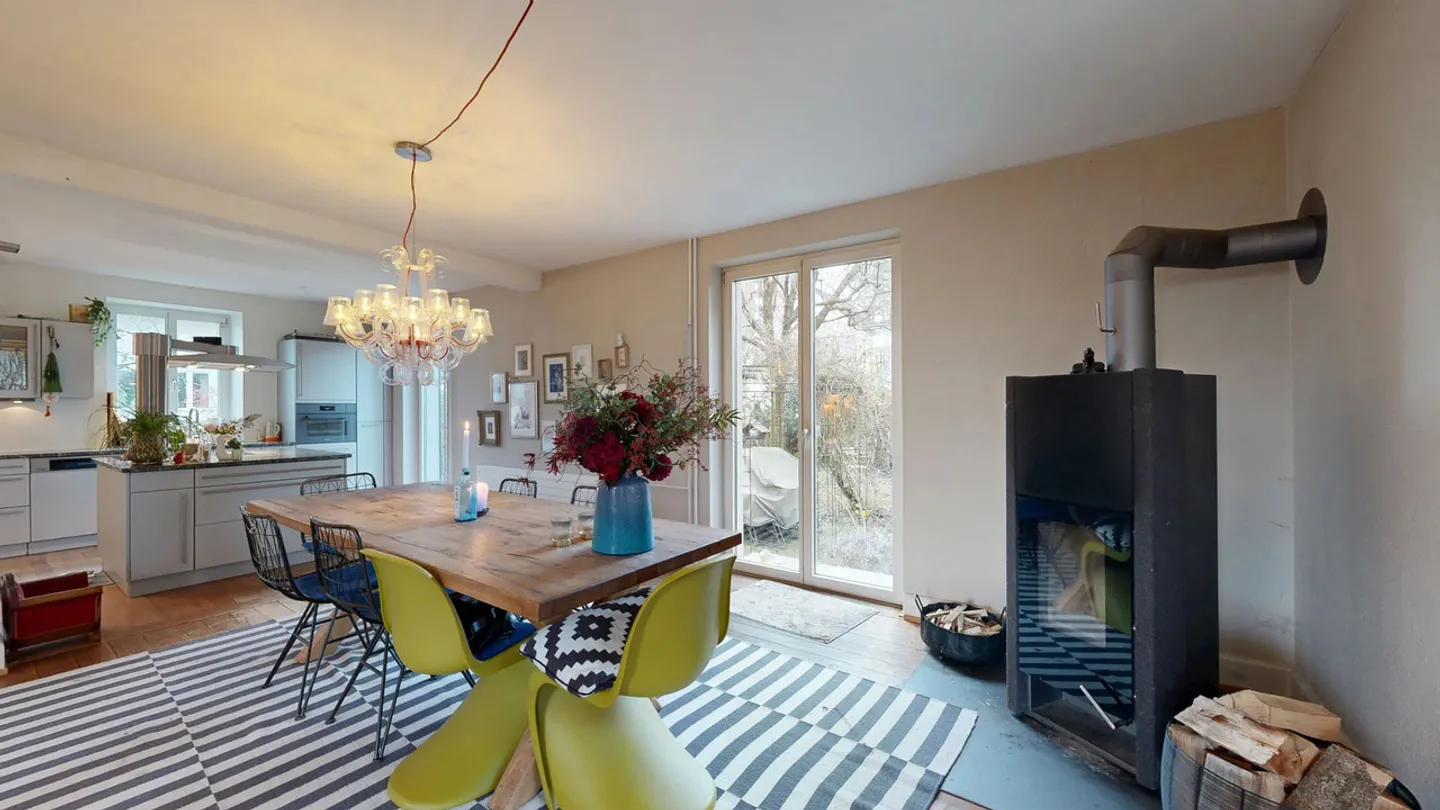 «Freistehendes 6.5-Zimmer-Einfamilienhaus mit Carport und Schwedenofen» - Foto 6 von 27