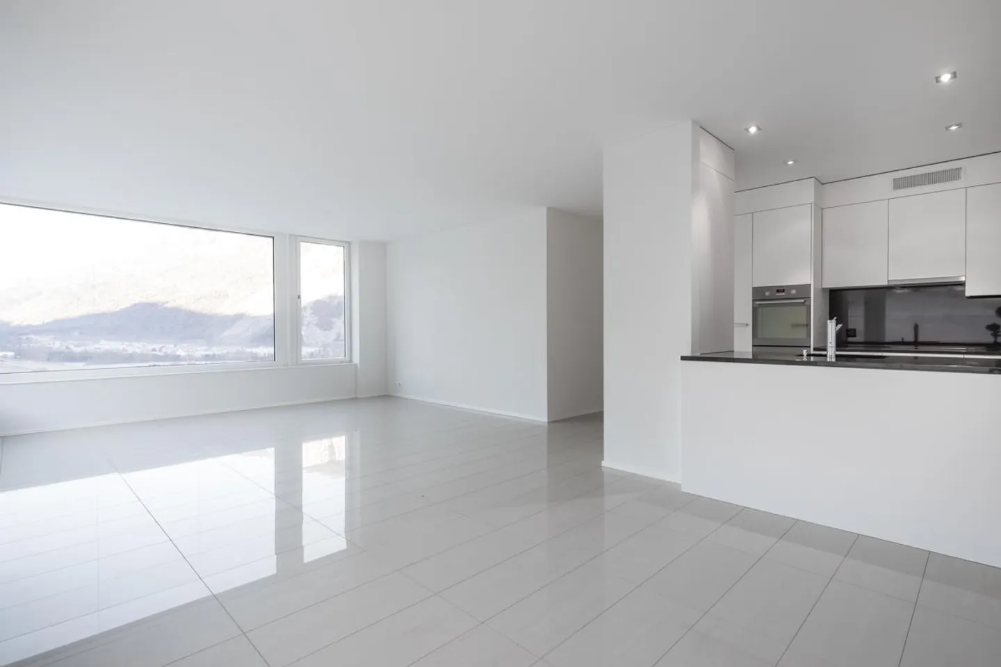 Appartement parfait pour les navetteurs au 17ème étage - Photo 4 sur 13