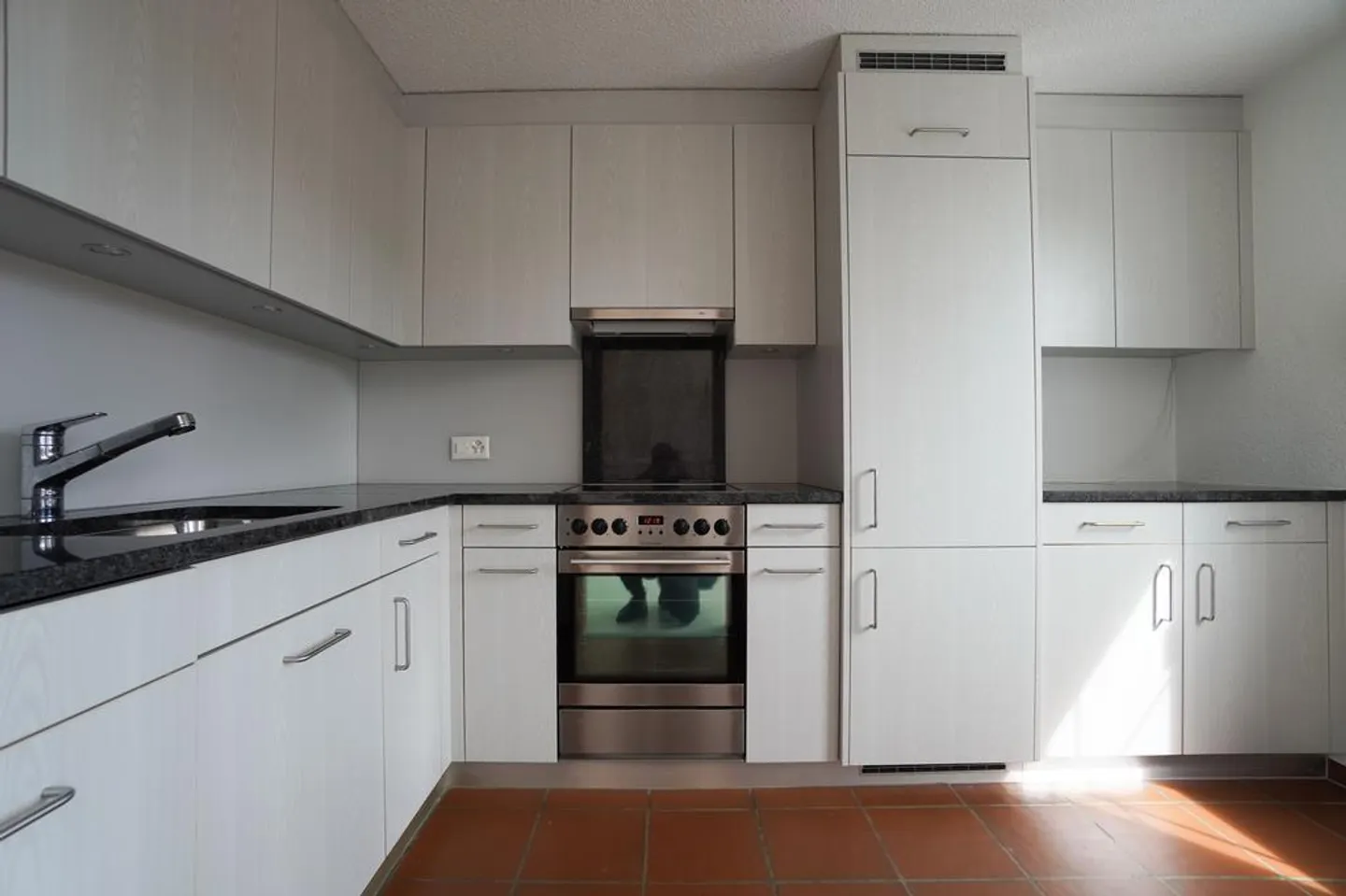 Appartement 3.5 pièces dans le quartier familial - Photo 2 sur 9