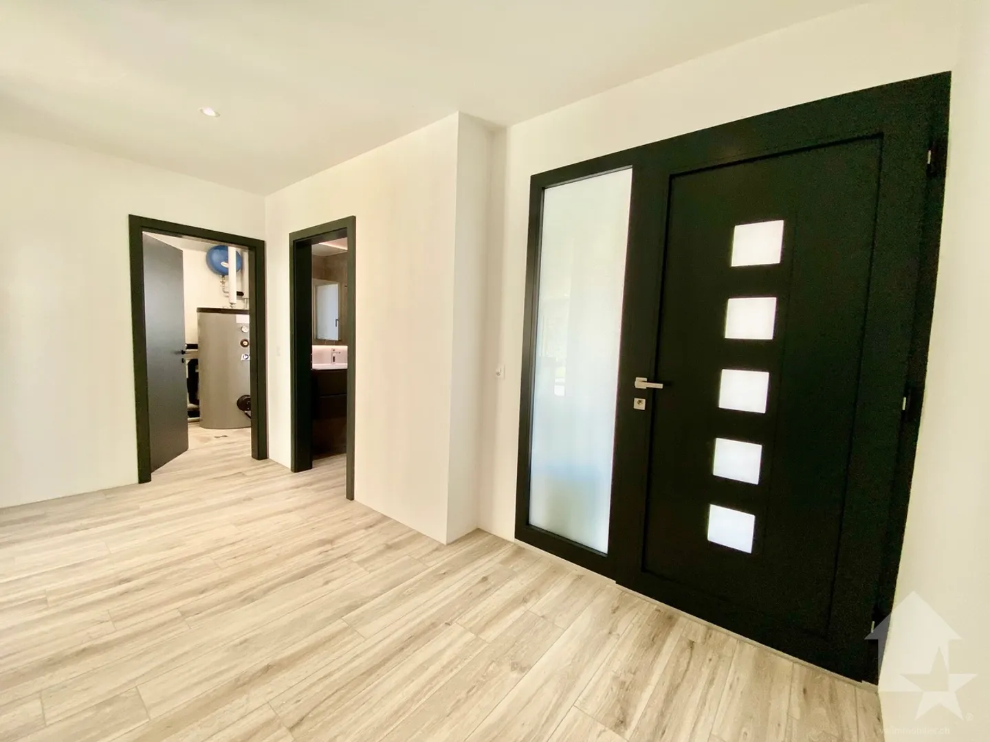 Magnifica villa nuova 5.5 locali, giardino, grande garage e parcheggio! - Foto 4 di 13