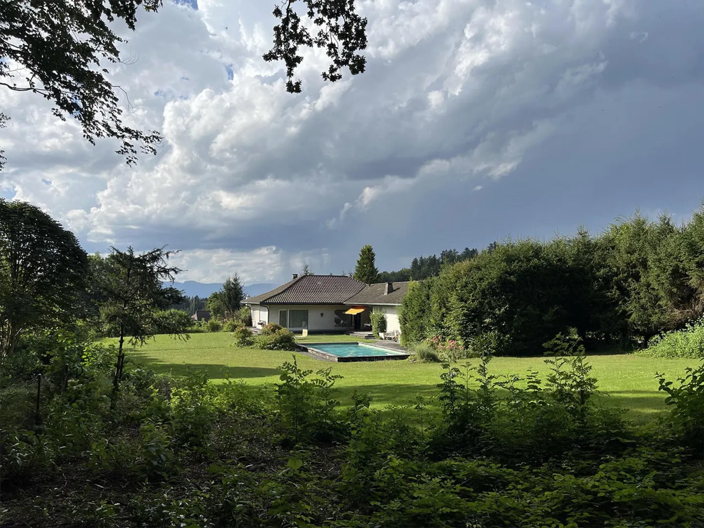 9-Zimmer-Einfamilienhaus mit grossem Umschwung - Foto 4 von 16