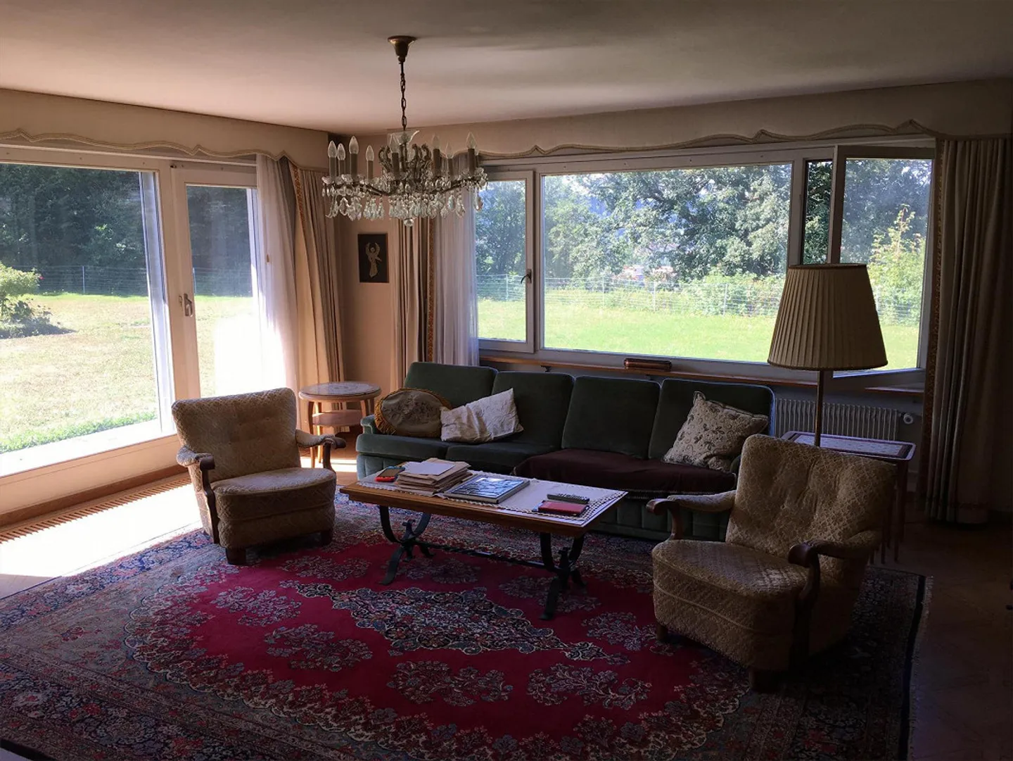 9-Zimmer-Einfamilienhaus mit grossem Umschwung - Foto 8 von 16