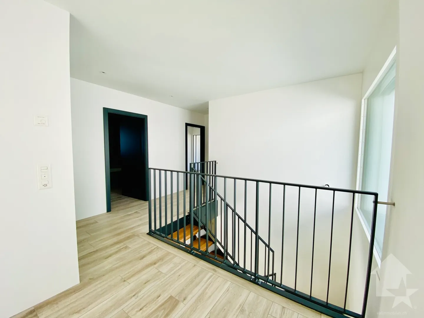 Magnifica villa nuova 5.5 locali, giardino, grande garage e parcheggio! - Foto 12 di 13