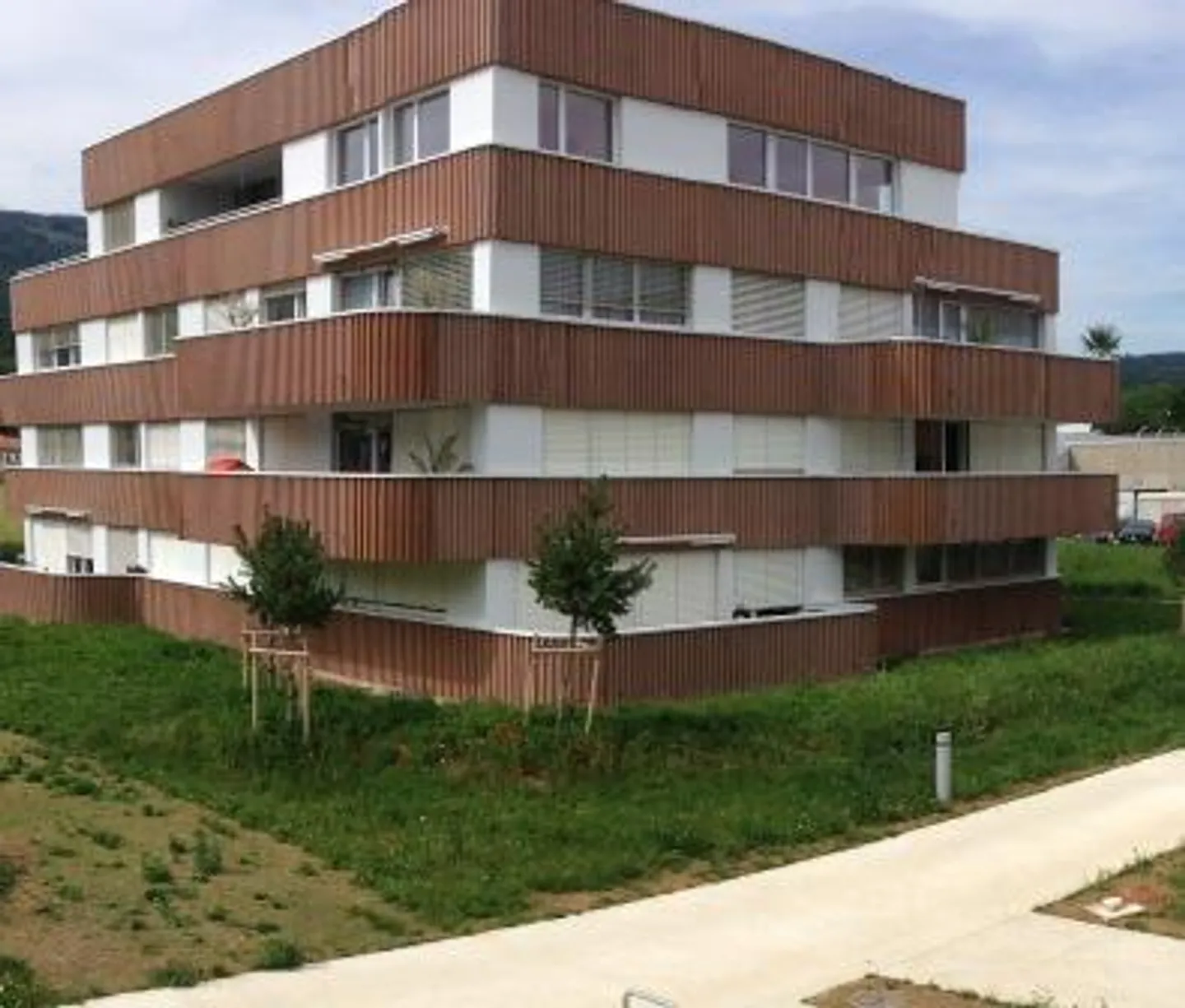 Dans un quartier calme - Photo 1 sur 2