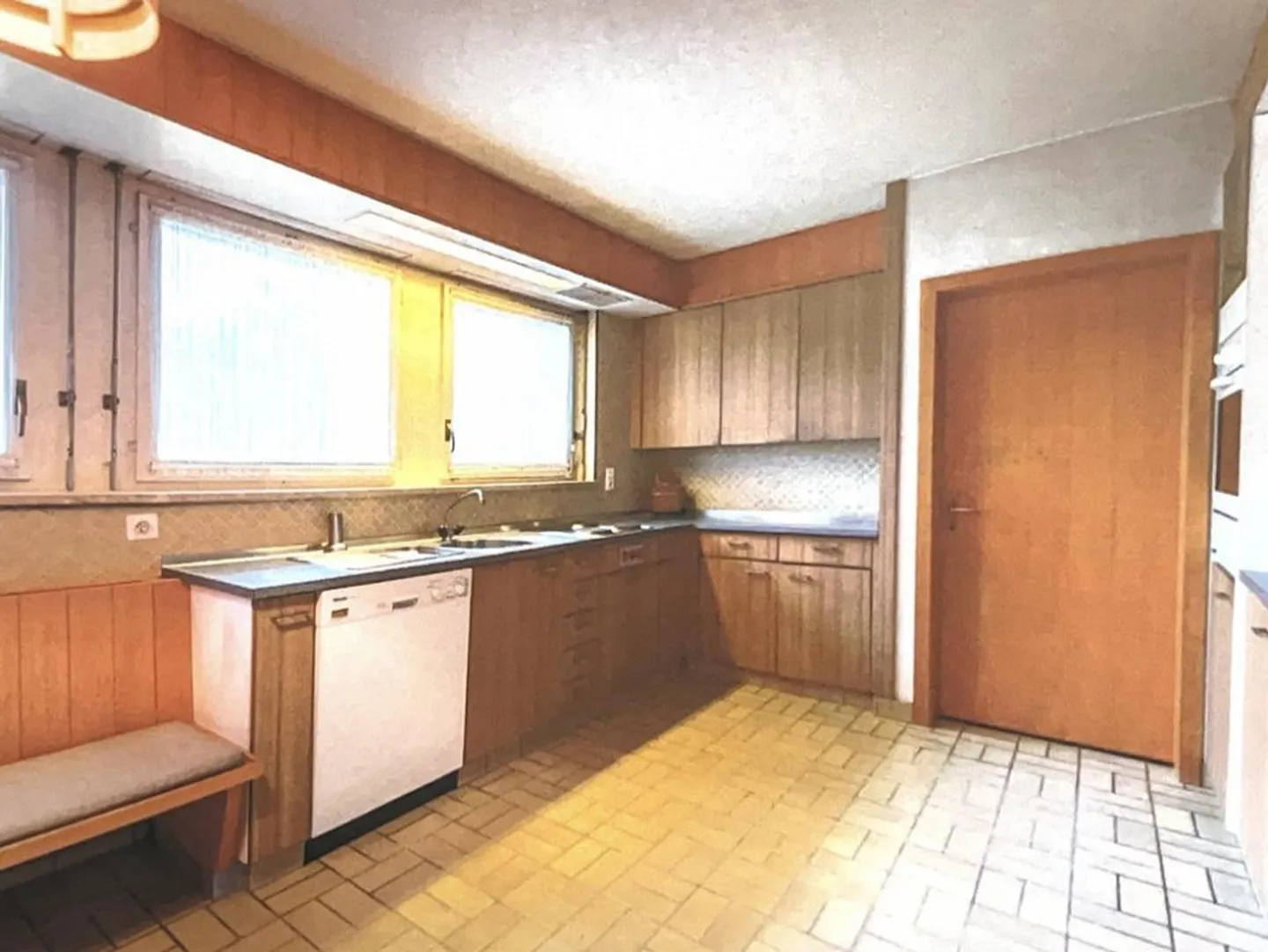 9-Zimmer-Einfamilienhaus mit grossem Umschwung - Foto 11 von 16