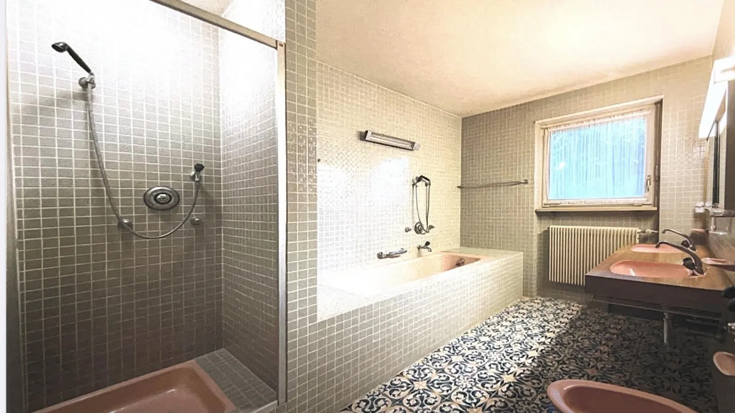 9-Zimmer-Einfamilienhaus mit grossem Umschwung - Foto 12 von 16