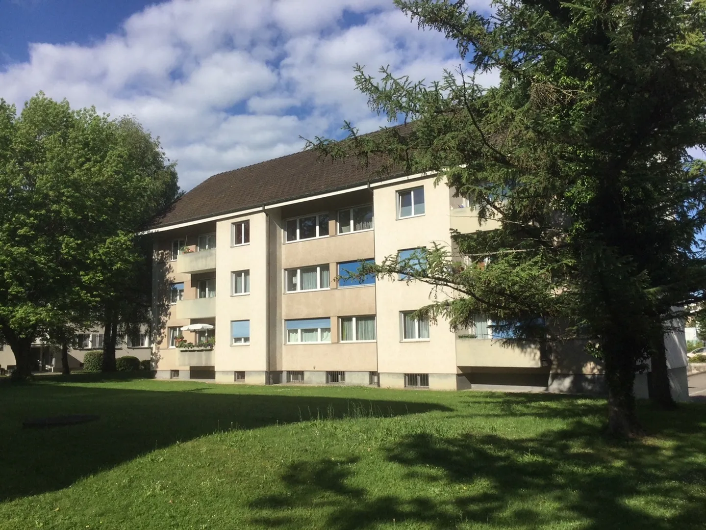 LOUER SANS Beaucoup de place dépôt-pour la famille - Photo 1 sur 11