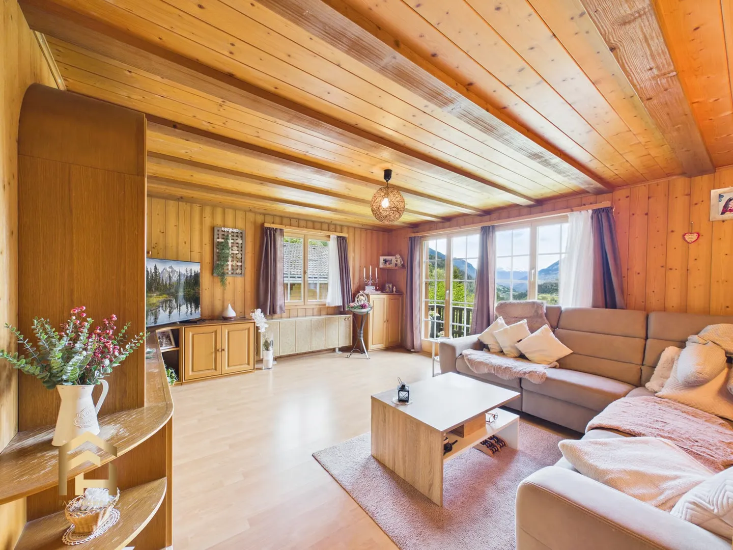 Chalet soleggiato con appartamento separato e vista mozzafiato - Foto 2 di 13