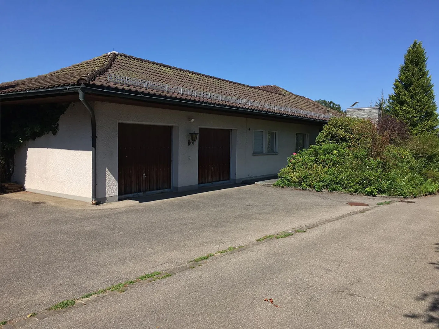 9-Zimmer-Einfamilienhaus mit grossem Umschwung - Foto 15 von 16