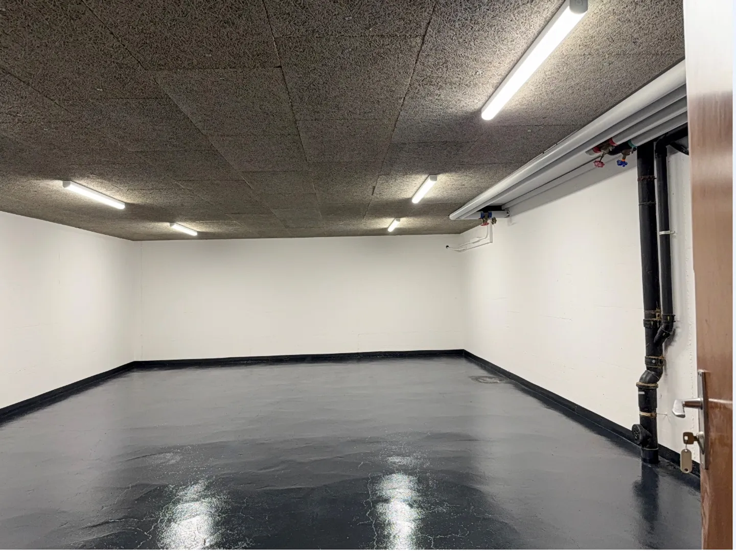 Espace Commercial Spacieux à Louer - Photo 1 sur 3