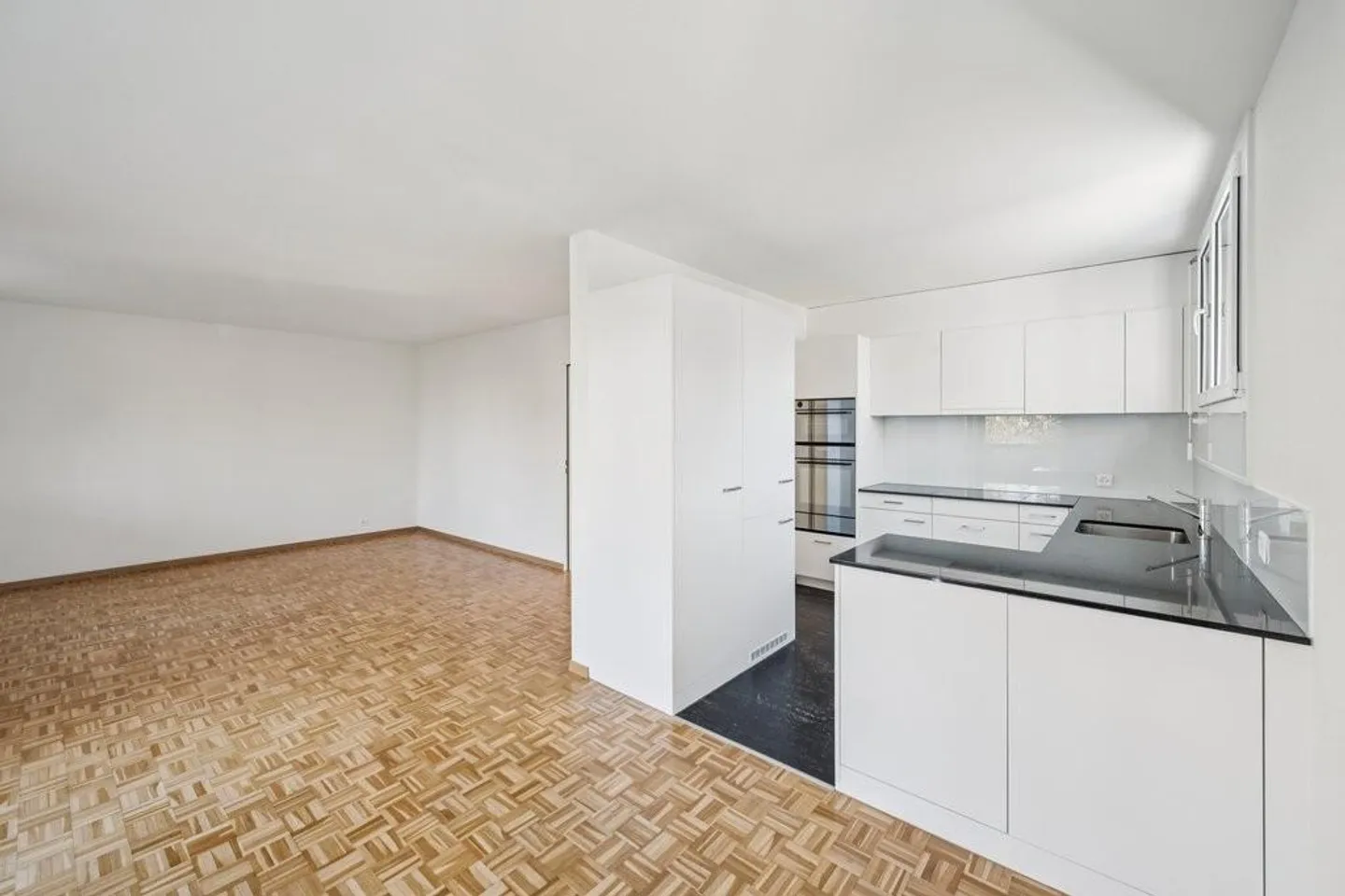 Bella appartamento di 4,5 stanze con grande balcone a Allschwil - Foto 3 di 12