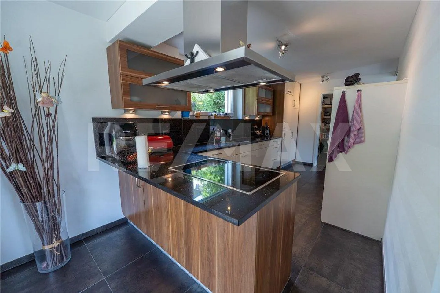 Grosszügiges und modernes EFH mit Weitsicht ins Grüne - Foto 4 von 13